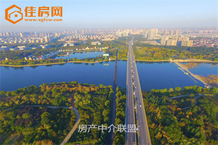 高峰公园旁电梯入户南北通透4室大洋房